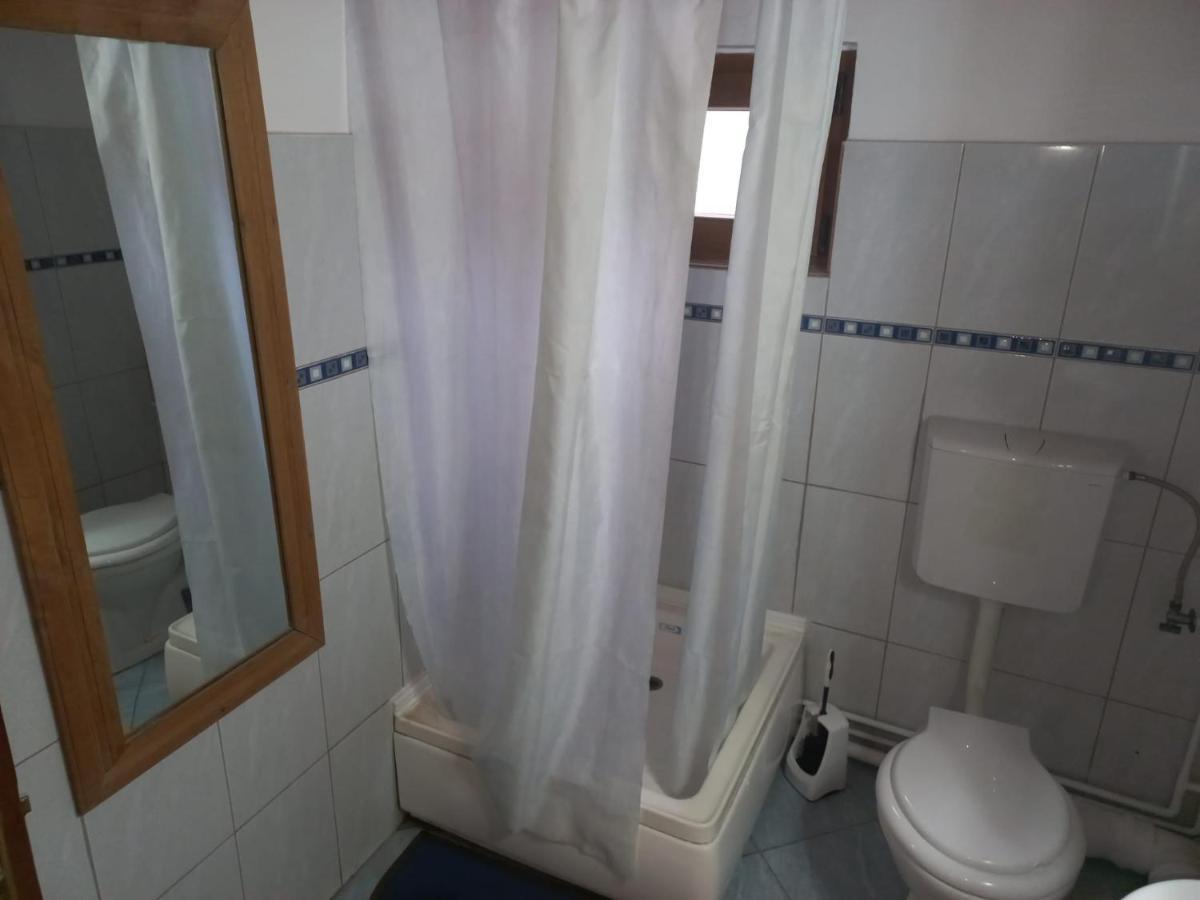 Double Room With Private Bathroom By Osteria Constantino Targoviste Extérieur photo