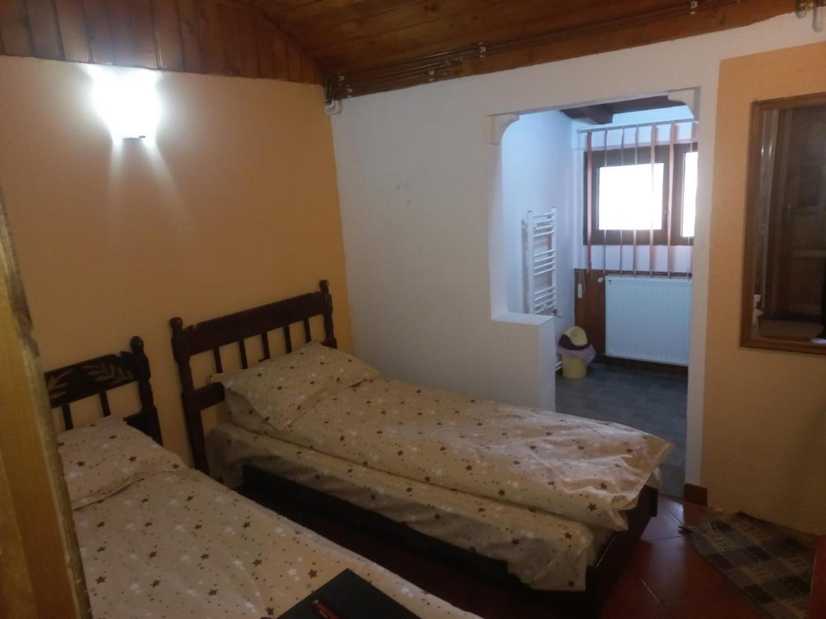 Double Room With Private Bathroom By Osteria Constantino Targoviste Extérieur photo